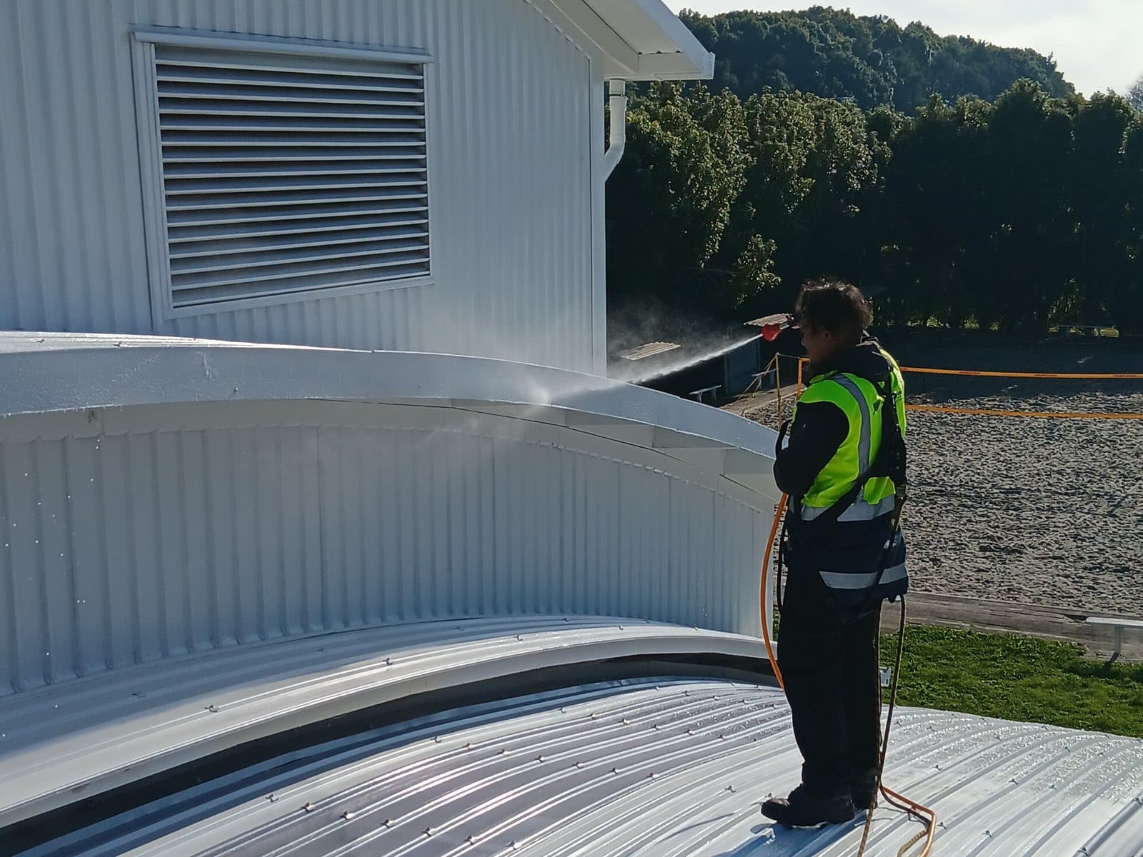 Why the Right Building Wash Contractor Matters